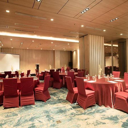 Louis Kienne Cikarang Hotel & Service Apartment เบกาซิ ภายนอก รูปภาพ