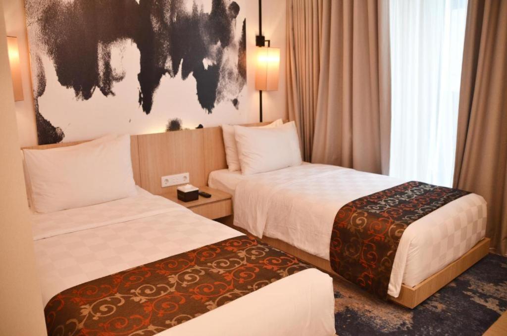 Louis Kienne Cikarang Hotel & Service Apartment เบกาซิ ภายนอก รูปภาพ