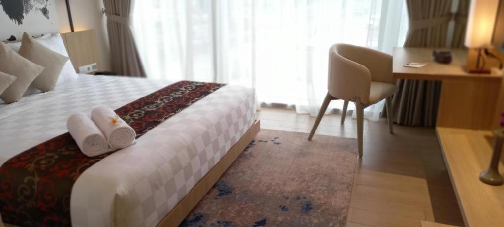 Louis Kienne Cikarang Hotel & Service Apartment เบกาซิ ภายนอก รูปภาพ