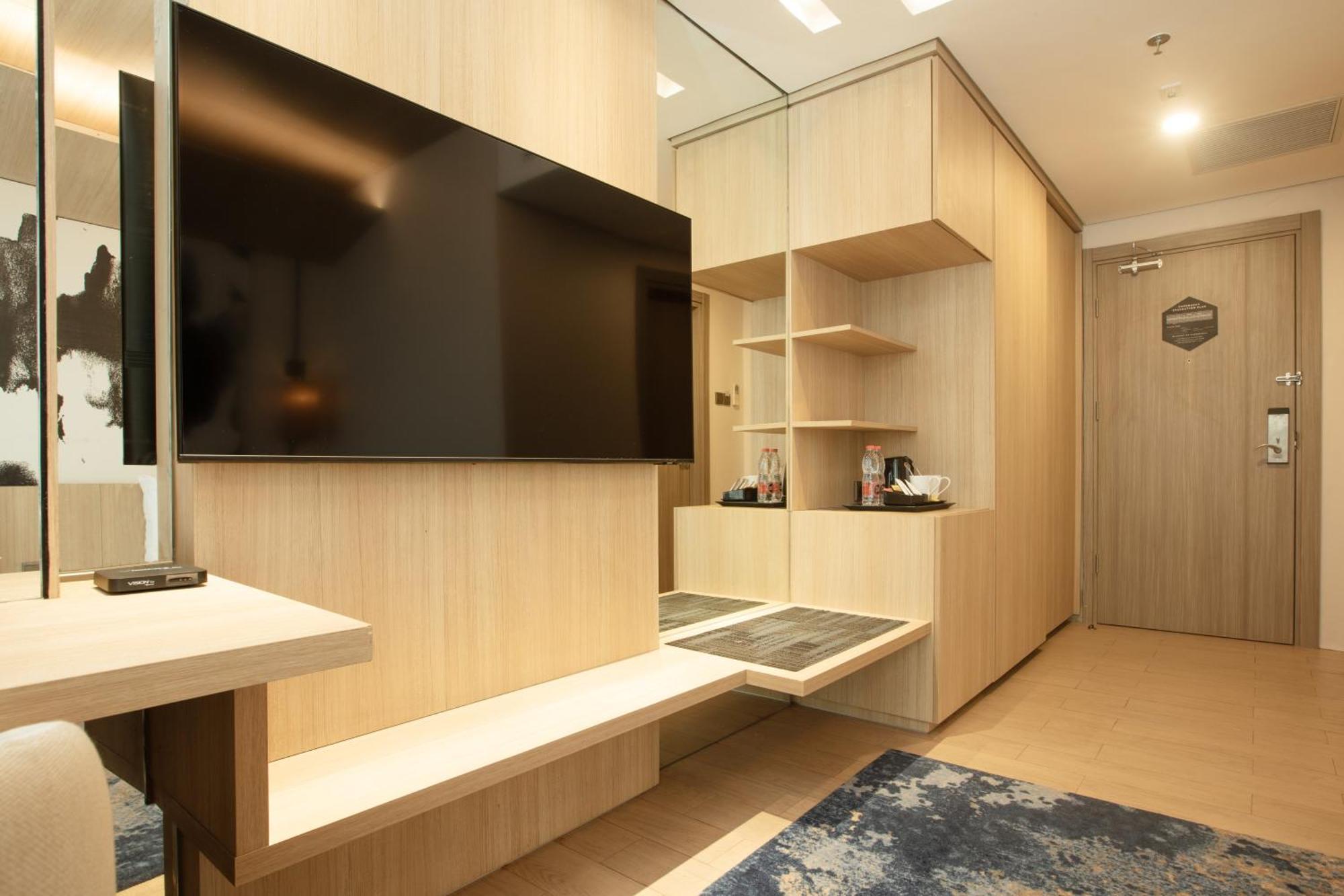 Louis Kienne Cikarang Hotel & Service Apartment เบกาซิ ภายนอก รูปภาพ